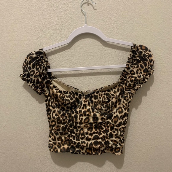 Fashion Nova Leopard Print Crop top - Picture 2 of 7